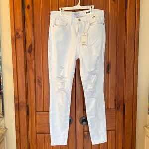 Judy blue size 30. Or 11 white distressed jeans. Slimming with stretch.